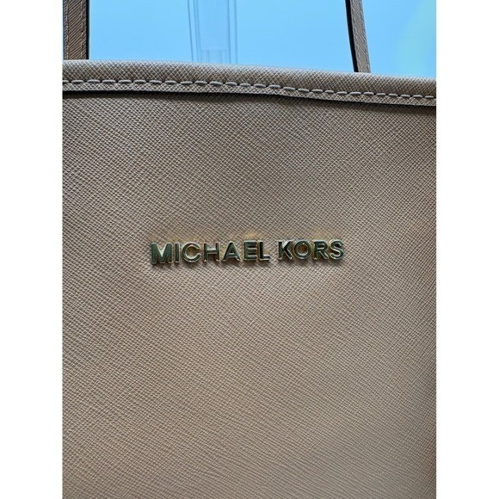 Michael Kors Jet Set Travel Tote Saffiano Leather Tan Black Color Block Bag - Picture 2 of 9